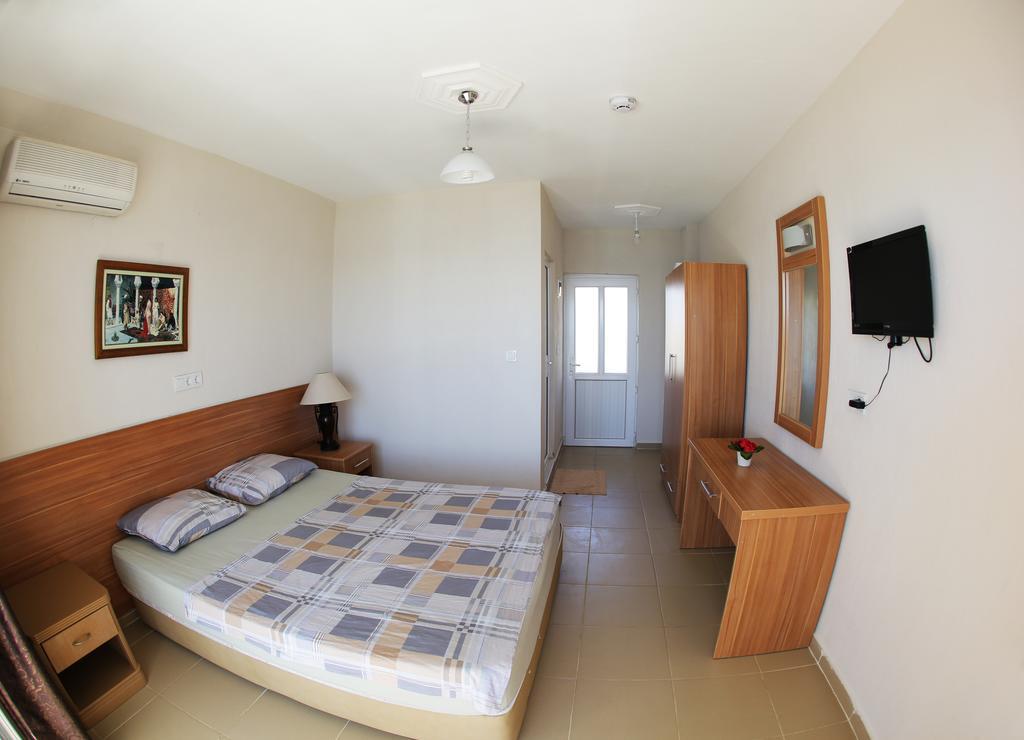 Mavi Cennet Camping Caravan Kizilot Bilik gambar